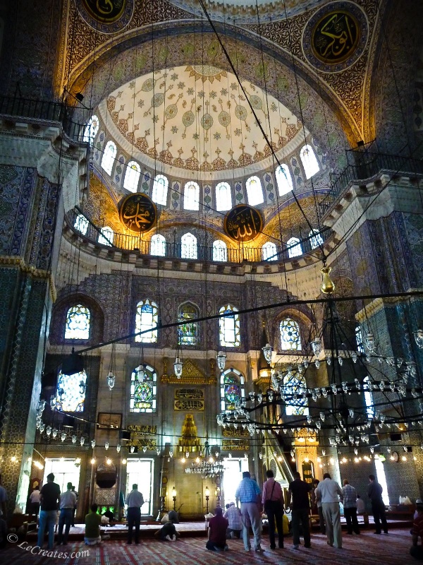 Внутри Собора Святой Софии (Hagia Sophia) в Стамбуле (Istanbul)