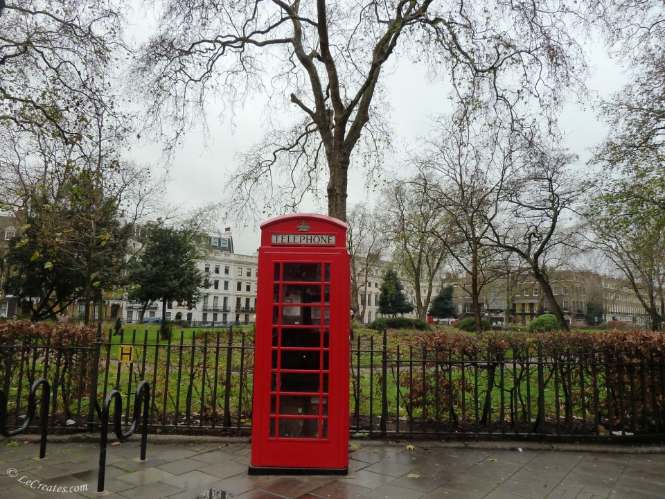 Красная телефонная будка - один из символов Лондона