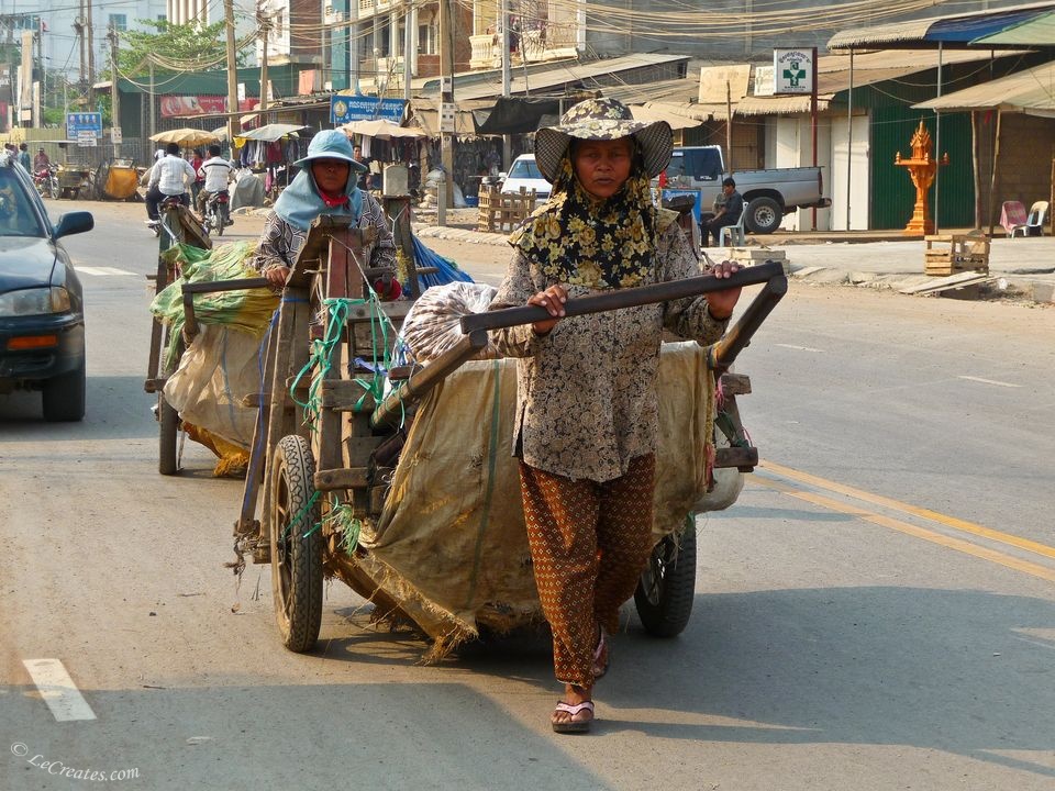 На улицах пыльного и грязного камбоджийского городка Пойпет (Poipet)
