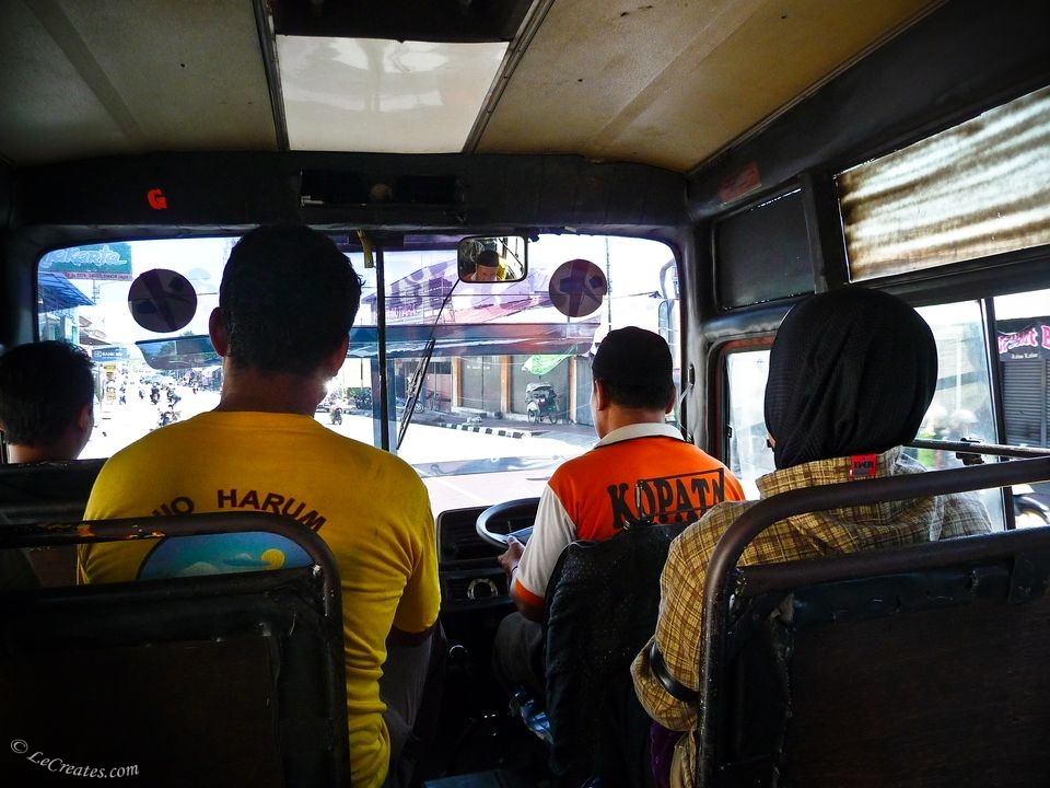 В автобусе, в Джакарте (Jakarta) 