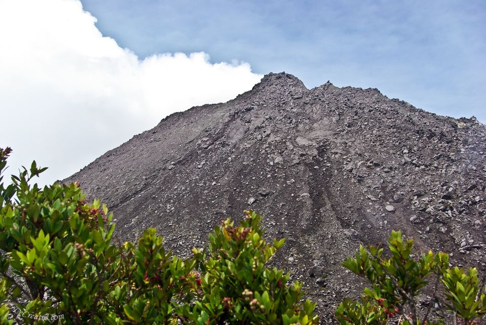 Индонезийский вулкан Мерапи - самый активный на острове Ява