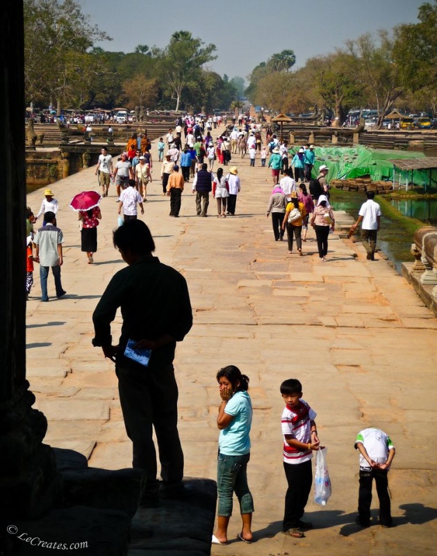 На входе в Ангкор-Ват (Angkor Wat)